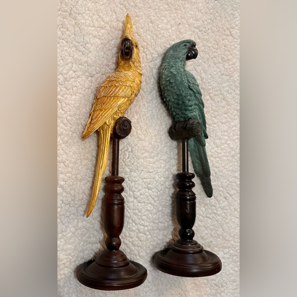 Resin birds teal parrot and yellow cockatiel on wooden roosts with felt base - Picture 15 of 16